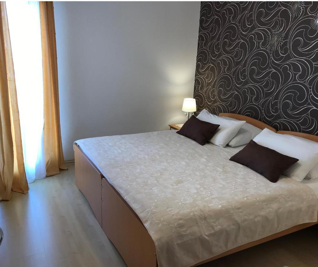 Villa Suzy-Apartments Suzana ロヴラン エクステリア 写真