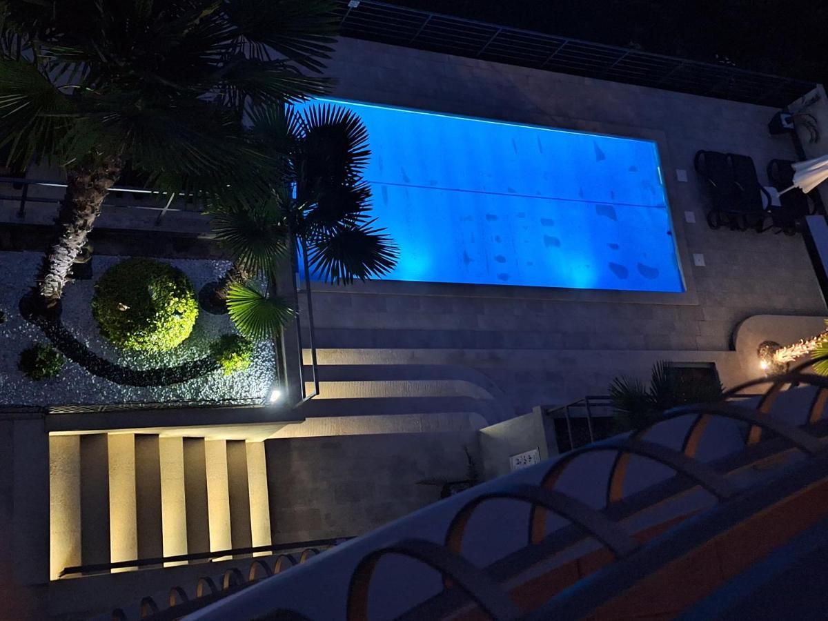 Villa Suzy-Apartments Suzana ロヴラン エクステリア 写真