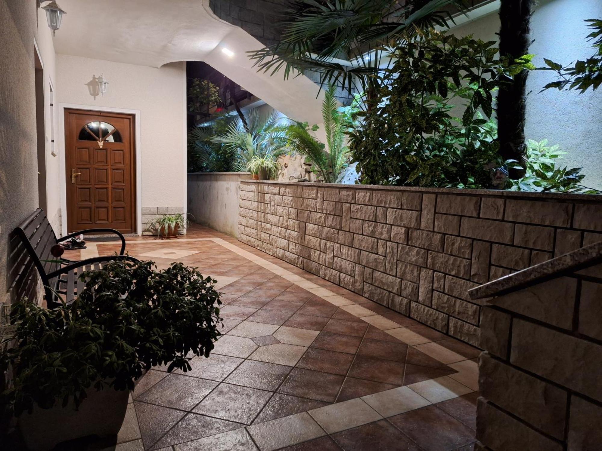 Villa Suzy-Apartments Suzana ロヴラン エクステリア 写真