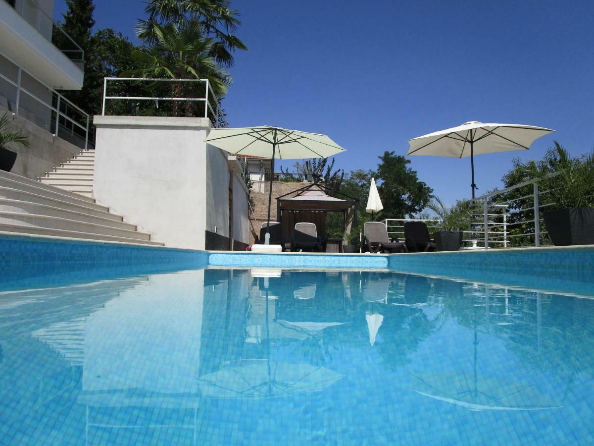 Villa Suzy-Apartments Suzana ロヴラン エクステリア 写真
