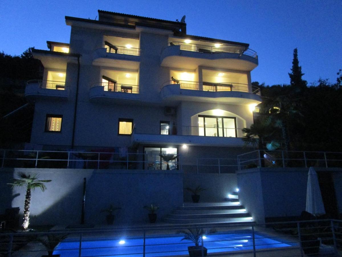 Villa Suzy-Apartments Suzana ロヴラン エクステリア 写真